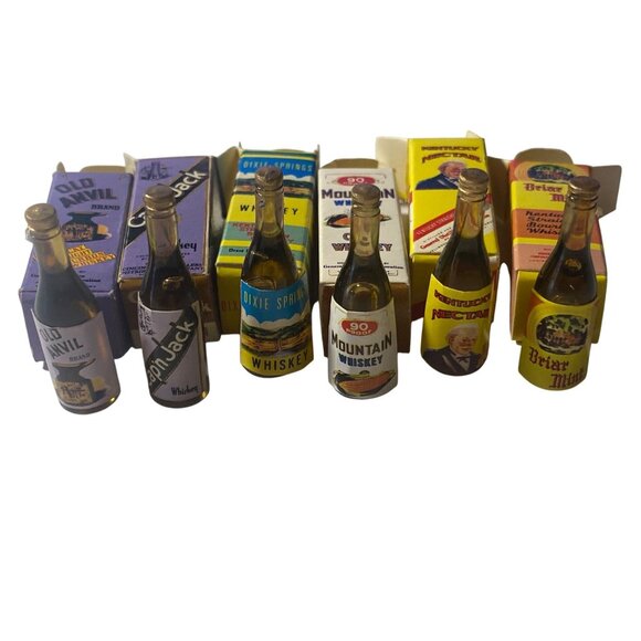 VTG Dollhouse Miniatures Liquor Bottles Capn Jack Old Anvil 6 Piece TOYS EMPTY - Picture 1 of 5